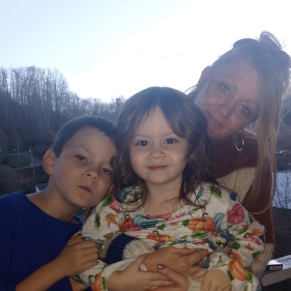 Meet your Posher, Jennifer - Picture 1 of 1